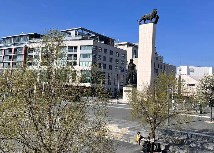 Executive Studio Free Street Parking